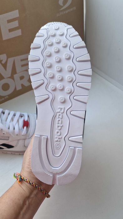 Продам новые кроссовки Reebok Classic