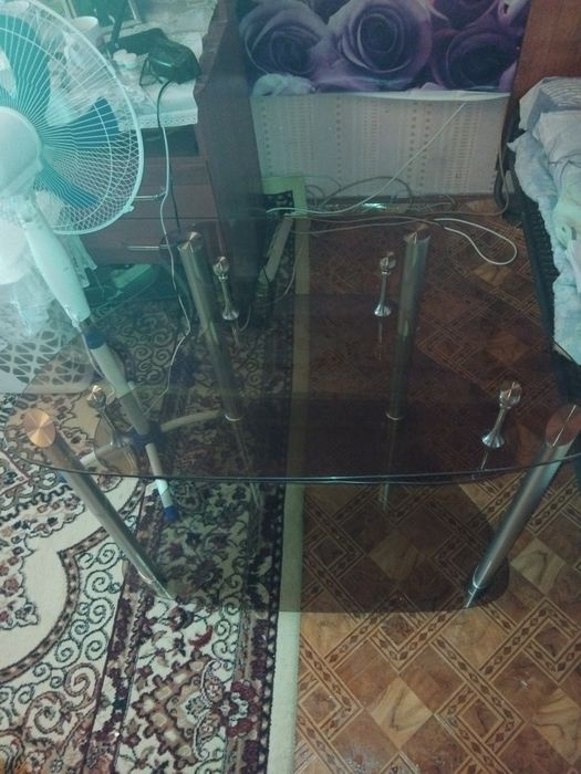 Стол под телевизор.