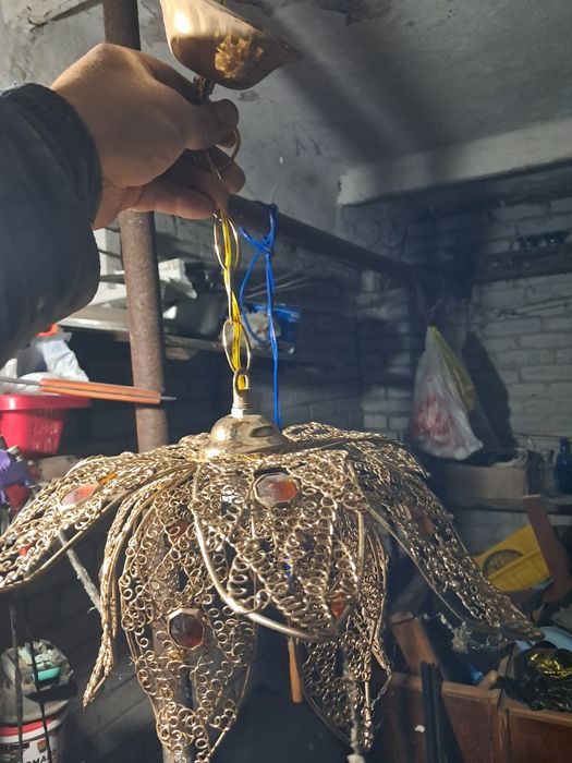 Продам люстру бу