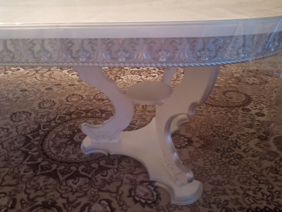 Стулья и стол для гостиной продам