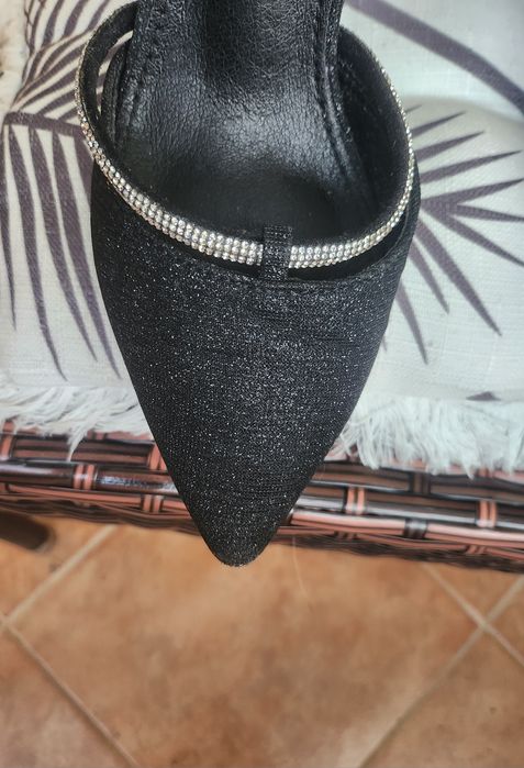 Обувки с блясък, с висок ток