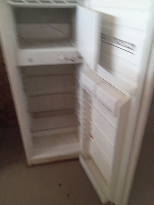 Холодильник сино  сотилади чоткий ишлиди