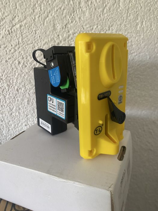 Монетник за машини за играчки