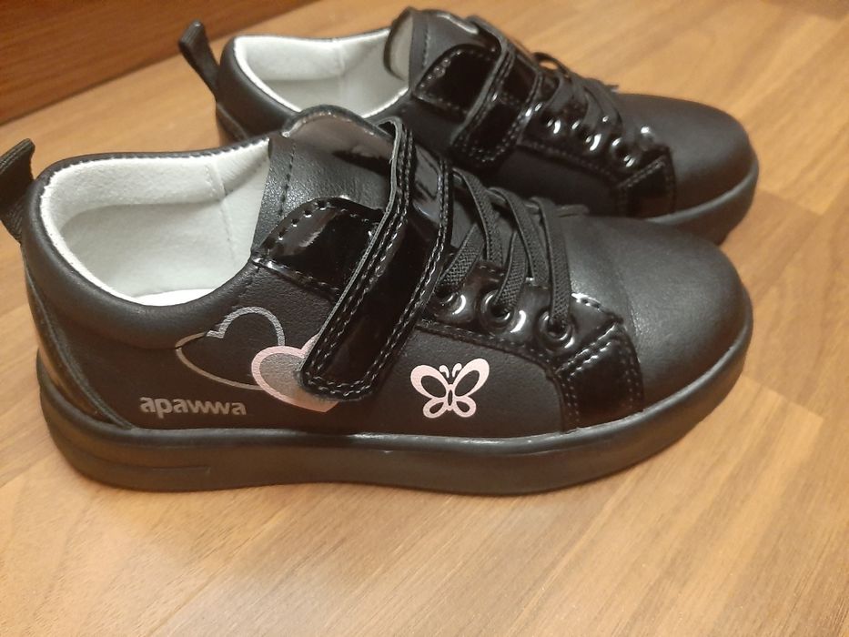 Обувки за момиче 31 номер като нови