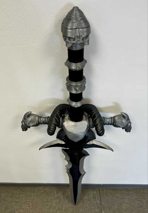 3D принтиран Frostmourne в реален размер