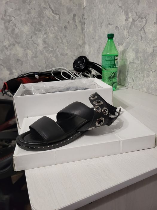 Женские кожаные сандалии