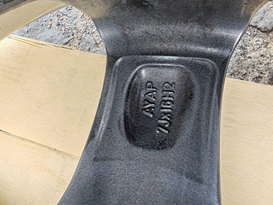 7Jx16H2 -  16 цолови джанти и болтове