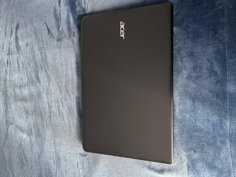 Vând doua laptopuri