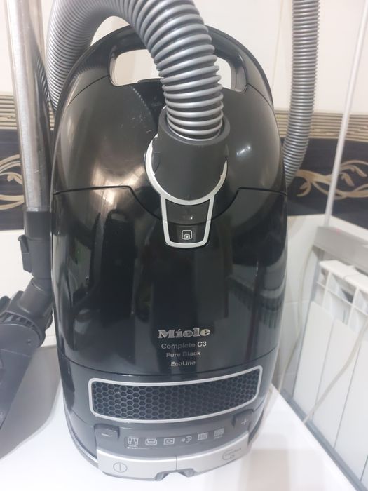 Прахосмукачка Miele Complete C3 Pure EcoLine