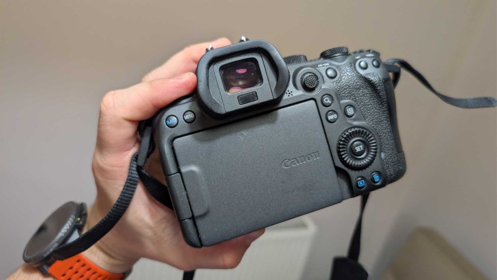 Canon R6 Mark II (Body) - Като нова - Батерия LP-E6P