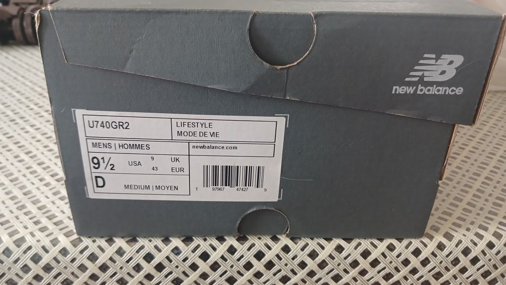 Продам кроссовки новые