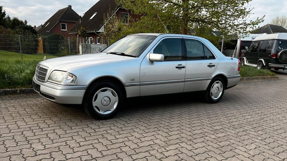 Продава се само на части Мерцедес С250ТД w202