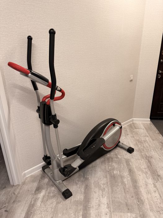 Эллиптический тренажёр DM700e