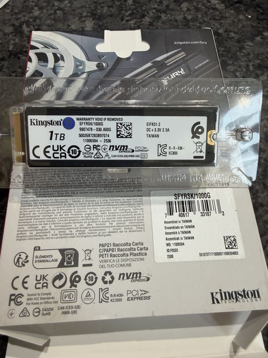 SSD Kingston FURY Renegade PCIe 4.0 NVMe M.2 SSD  ca Nou