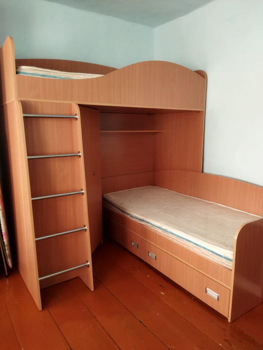 Продам кровать двухярусная