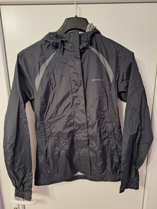 Vând geaca Merrell antivant pt alergari/ drumetii