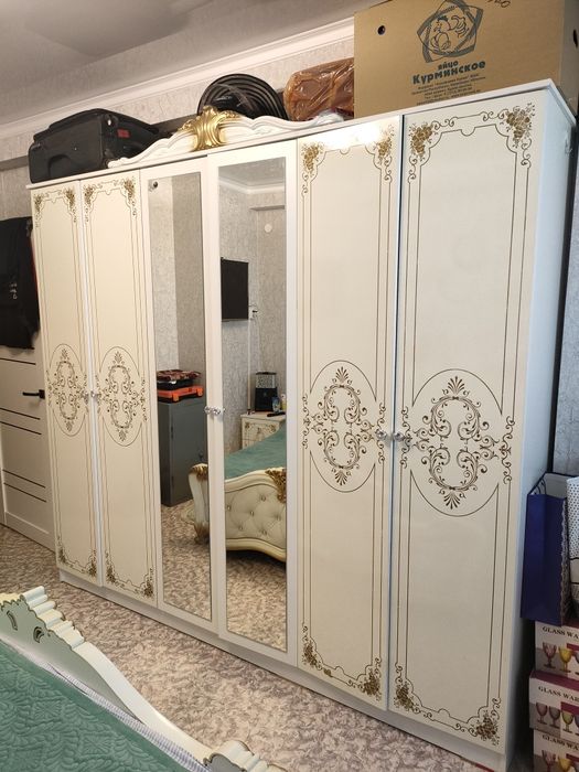 Продам спальный гарнитур