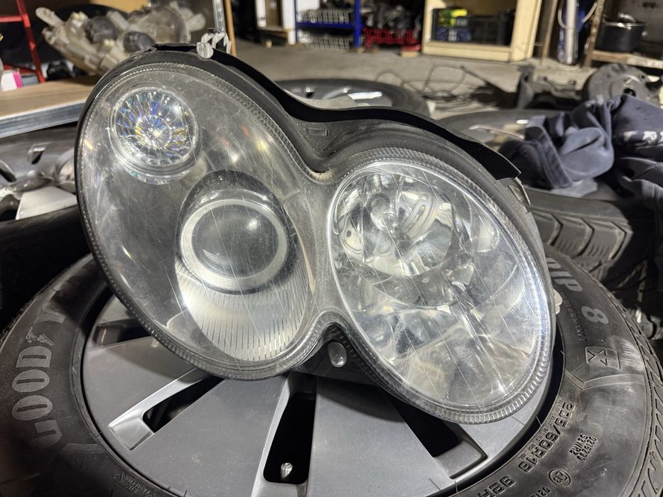 Ляв фар за Мерцедес ЦЛК ксенон w209