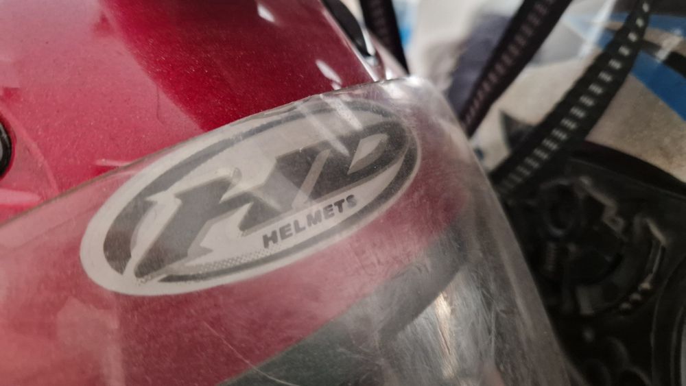 Каски 3бр. 50лв общо