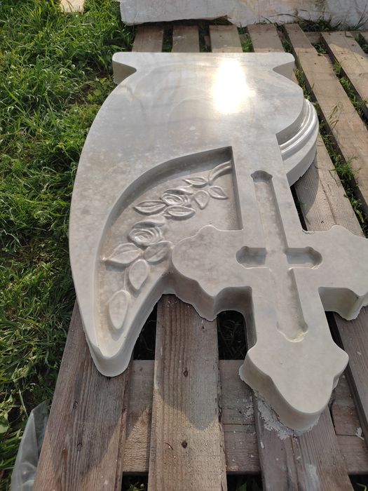 Vând cruci ciment alb