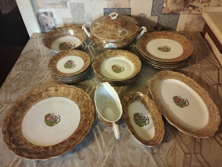 Продам столовый сервиз Мадонна