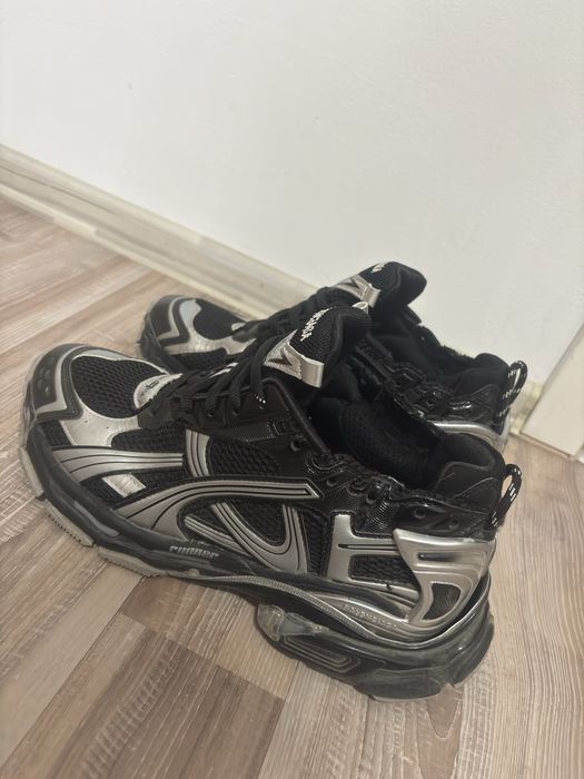 Balenciaga Runner V2