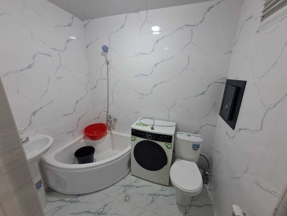 Oilaga uzoq muddatga kvartira beriladi. Manzil: Qorasuv 2. 175 dom