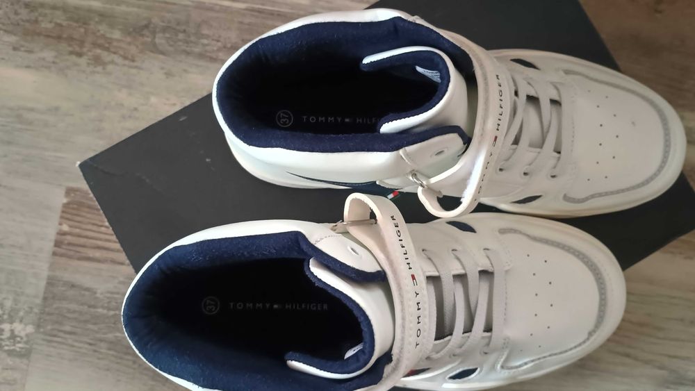 Tommy Hilfiger размер 37