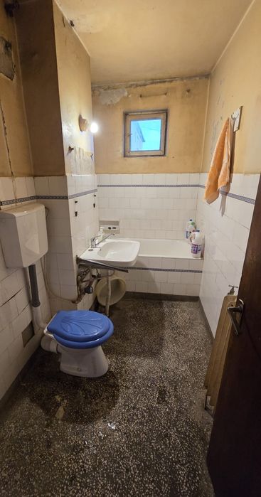 Proprietar vând apartament decomandat 3 camere 90 mp Brad zona Spital