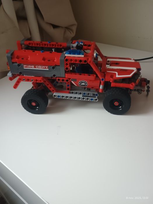 Mașina Lego Tehnic
