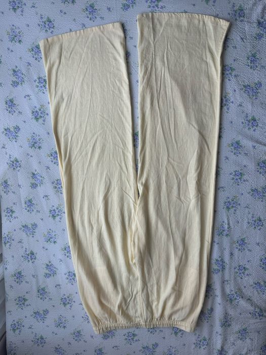 Pantaloni noi cu eticheta H&M