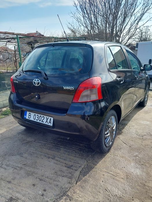 Тойота Ярис 1.0 бензин