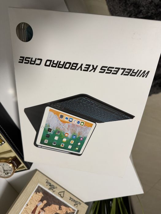 Apple iPad 10th  22 tastatura luminata wireless in 7 culori