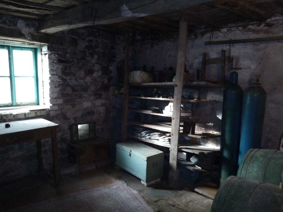 Двуетажна къща с двор