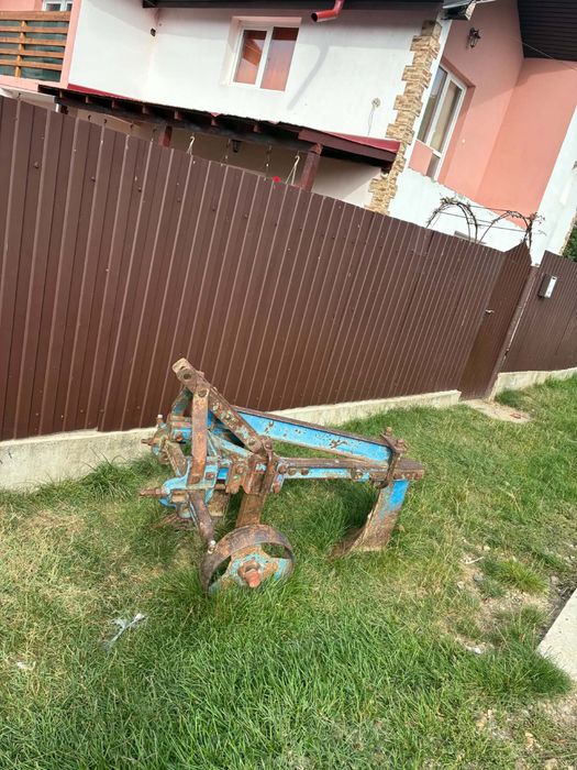 Vand tractor cu cositoare cositoare si plug