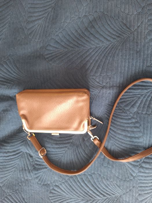 Продам женскую куртка на весну