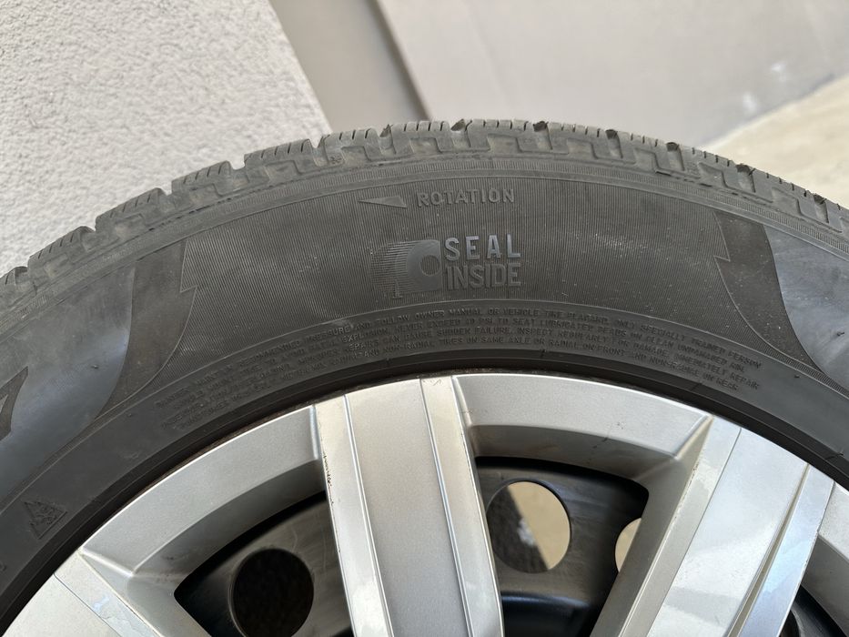 Комплект Pirelli зимни гуми с джанти и тасове от Tiguan 215/65R17