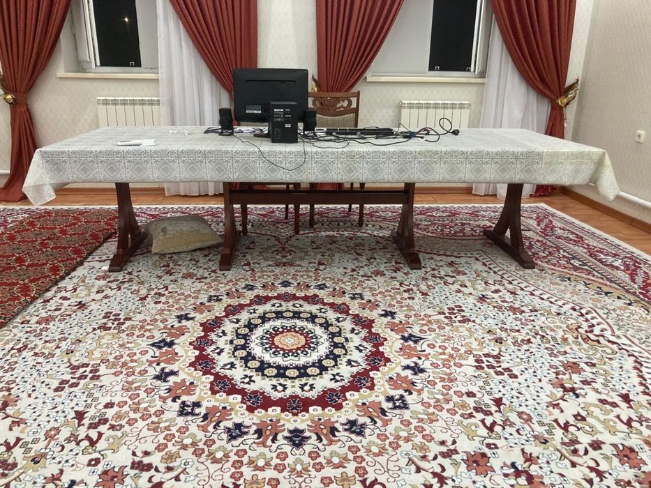 Продается ковер, стол, тумба по тв ,шторы