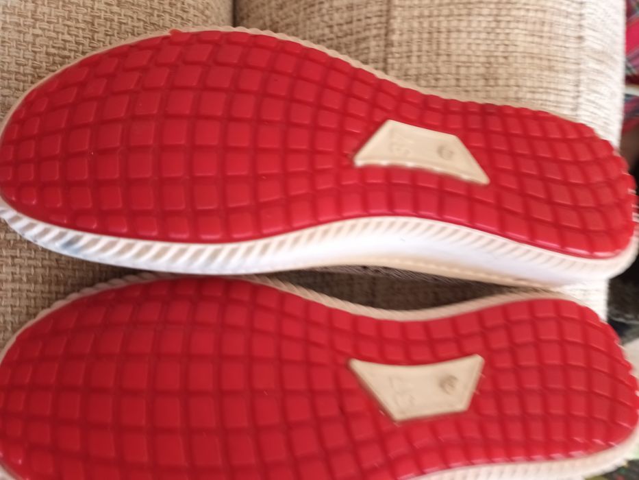 Продам обувь на девочку