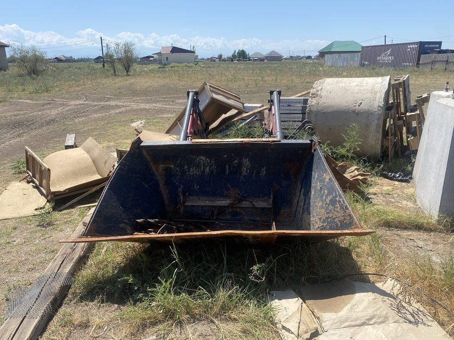 Продам кунг и ковш от трактора,торг будет
