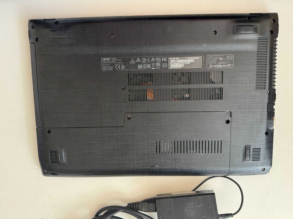Acer Aspire E5-575G-53VG - i5 6200U, 8GB Ram, Nvidia 940MX