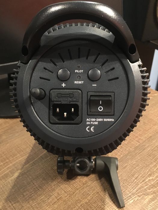 Продаю студийный постоянный свет Jinbei EFL-100 led