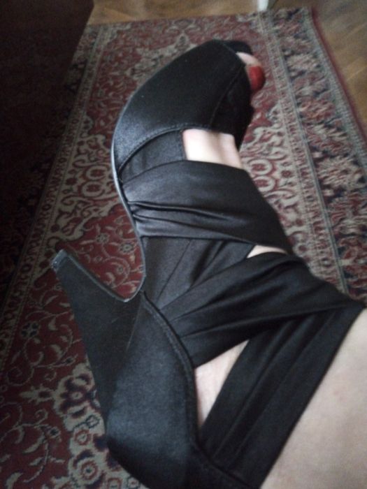 Дамски сатенени сандали