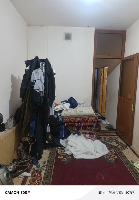 Navoiy shahrida 1 xona 2 xona qilingan uyimiz sotiladi