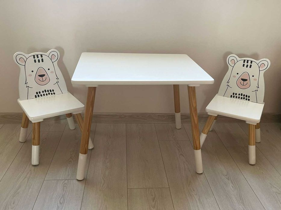 Детска маса с два стола