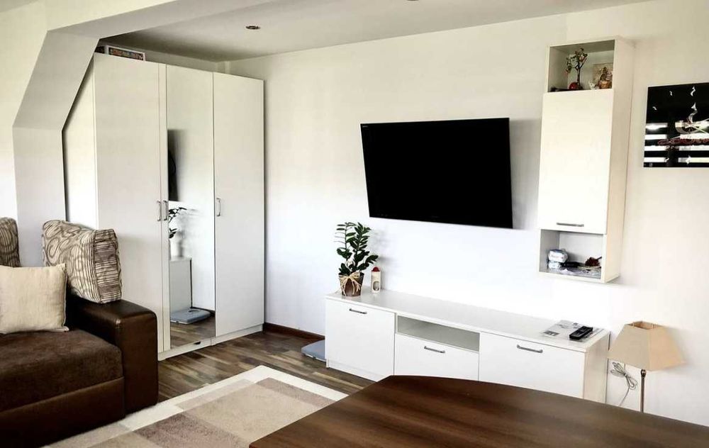 Дава се под наем Двустаен апартамент в Бургас, Център - 68 кв.м за 240 € - Снимка #4