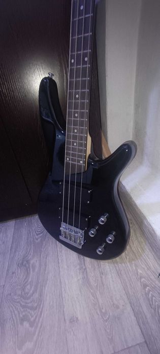 Продам бас гитару