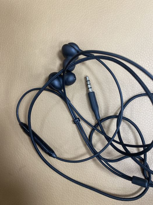 Продам наушник проводной