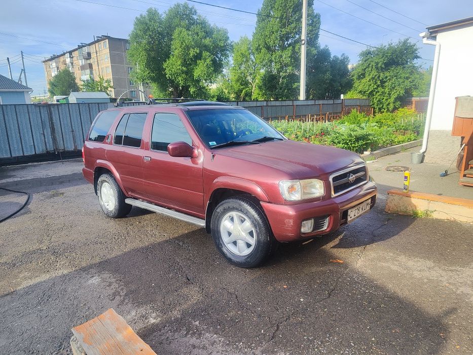 Продам Ниссан Патфайндер 2001 год.