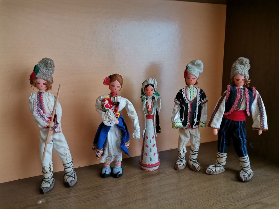 Дървени кукли с народна носия